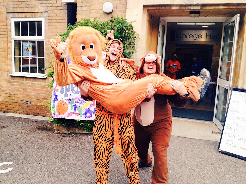 GETSportedFrome's tweet image. Our crazy welcome team!!!! We love #lion #tiger and #monkey ❤️ @GETSported_Bath @bathmums @FromeParents @parenting