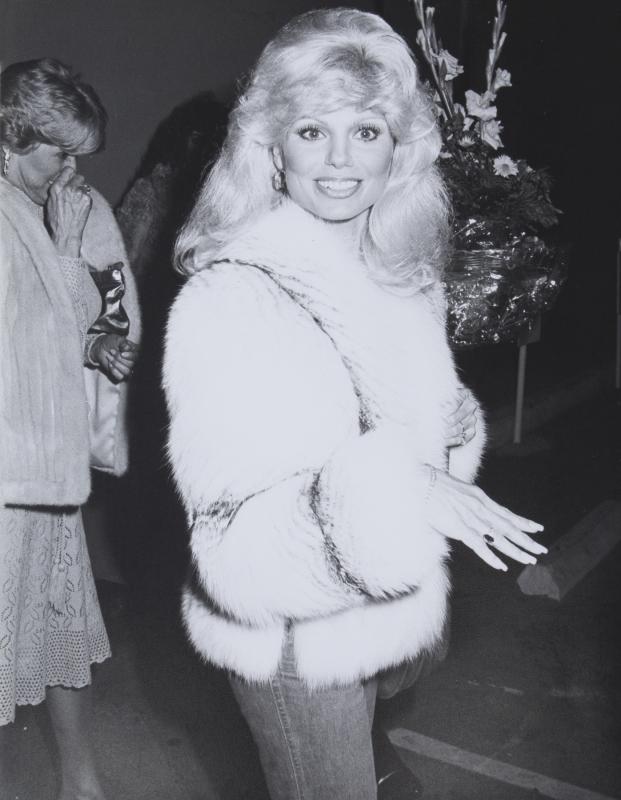 A happy FURRY BIRTHDAY to American actress Loni Anderson. 