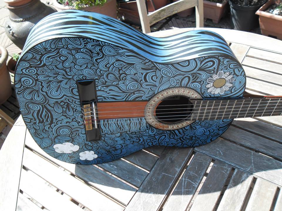 JamBoxCanada's tweet image. I had to tweet this photo #guitarporn at it's finest!! #guitar #acoustic #crazy #insane #subscriptionbox