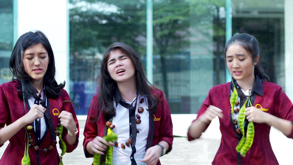 FAFA <a href="/SiviaBlink/">via</a>: Cewek PD, galak, tidak suka dihina &amp; selalu melawan. #HighSchoolLoveStory.