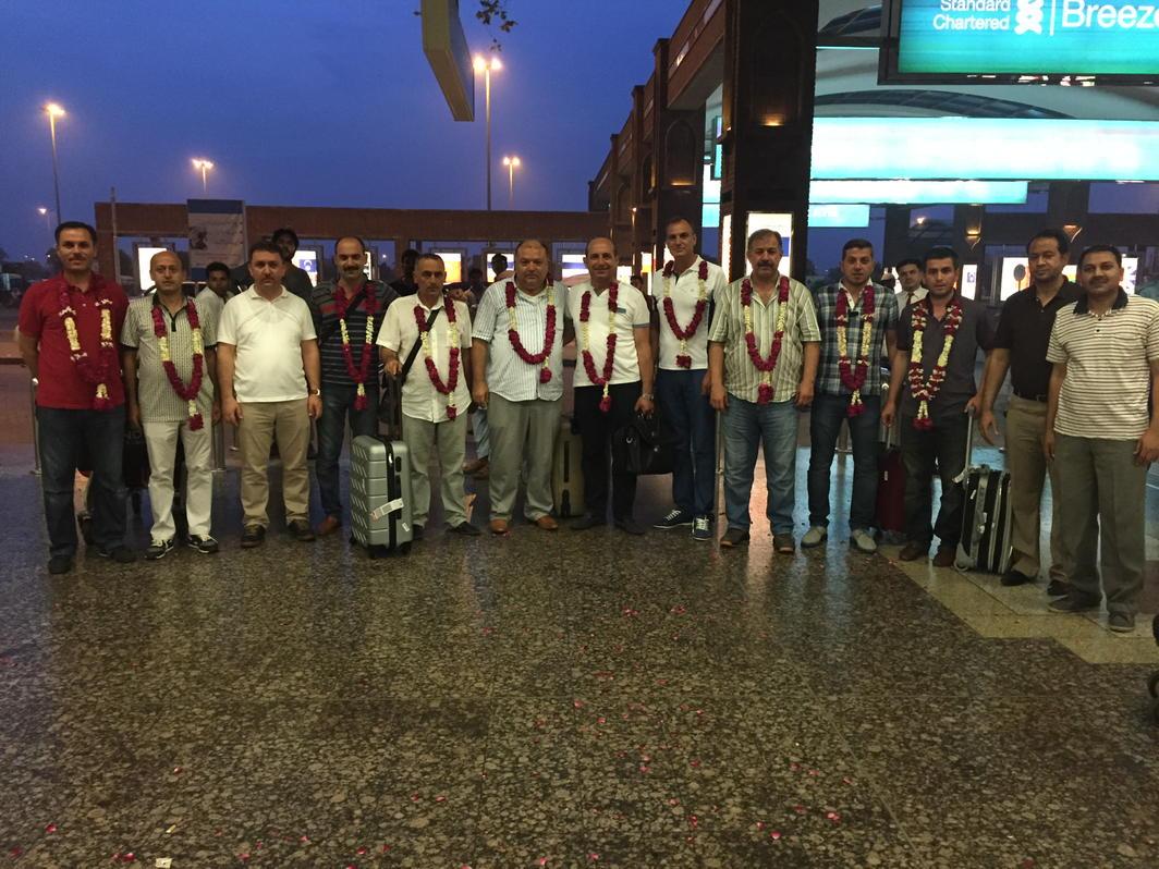 Lahor'da başkabakanlık protokol yetkilileri Türk işadamlarını ve üyelerinizi böyle  karşıladılar