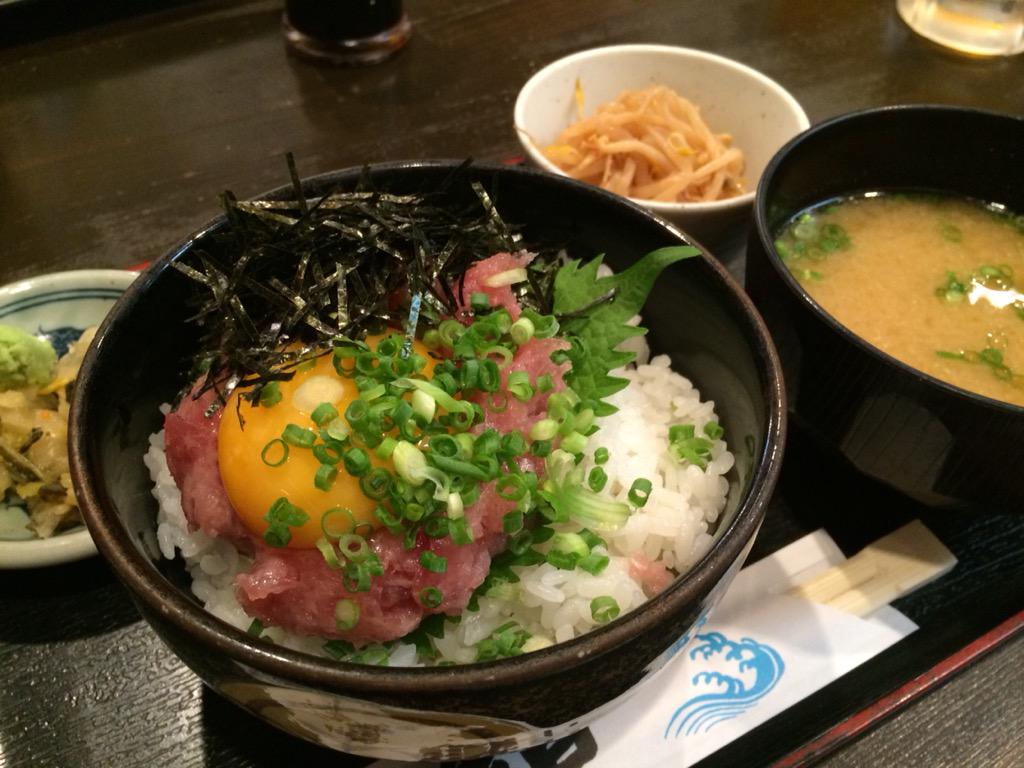 777_breeze's tweet photo. 海鮮丼���食べて半泣きになり、銭湯で湯船に浸かって半泣きになった。日本それすなわち最高 http://t.co/a8HCGHbtt4