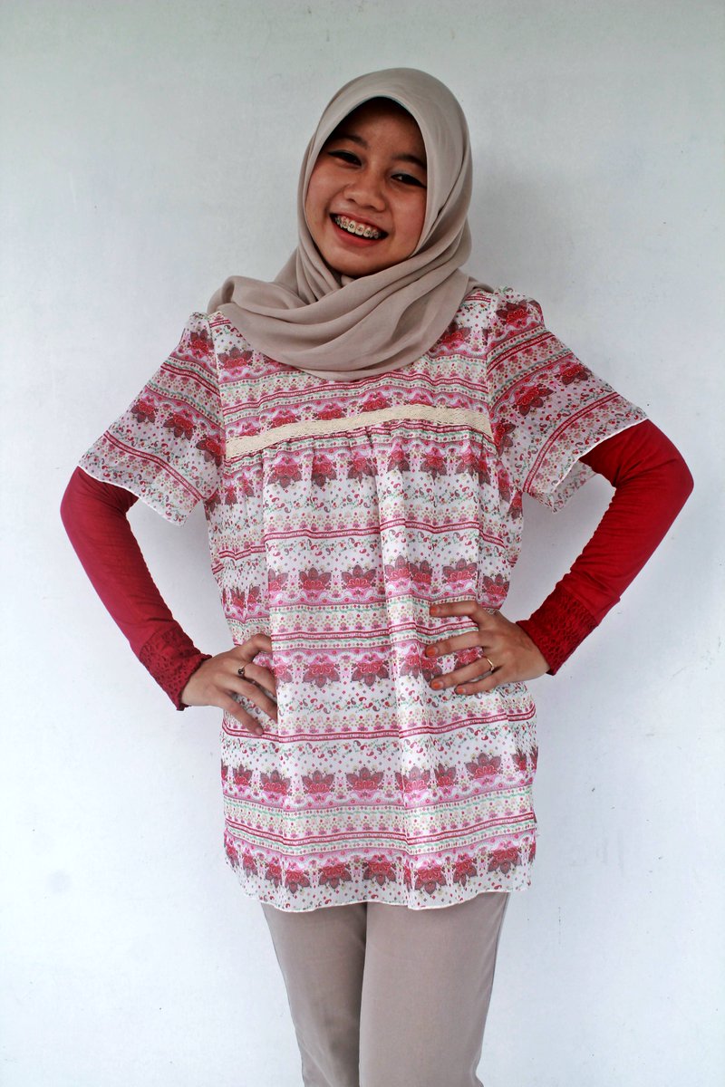 Soft Pink Blouse

Bust : 32 cm - Sleeve : 22 cm - Length : 70 cm - Shoulder : 32 cm 

PRICE : 120K