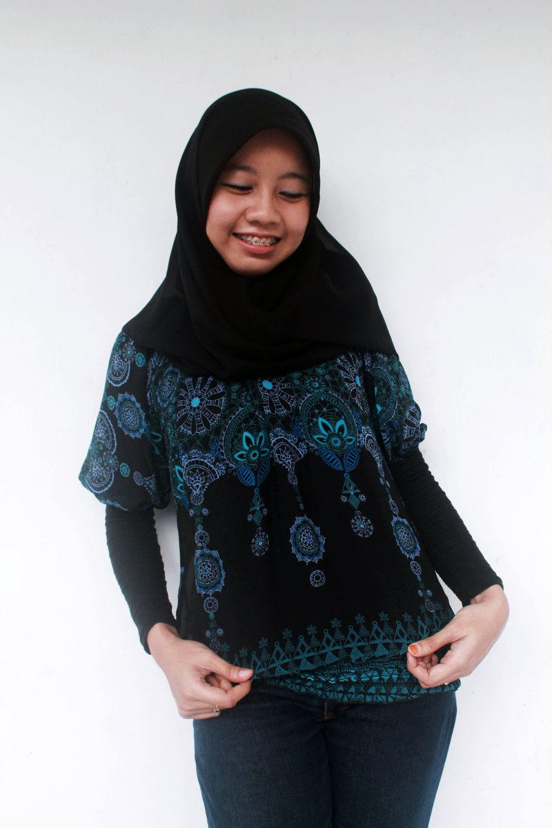 Full Tilt Blue Blouse

Bust : 43 cm - Sleeve : 28 cm - Length : 53 cm - Shoulder : 32 cm 

PRICE : 135K