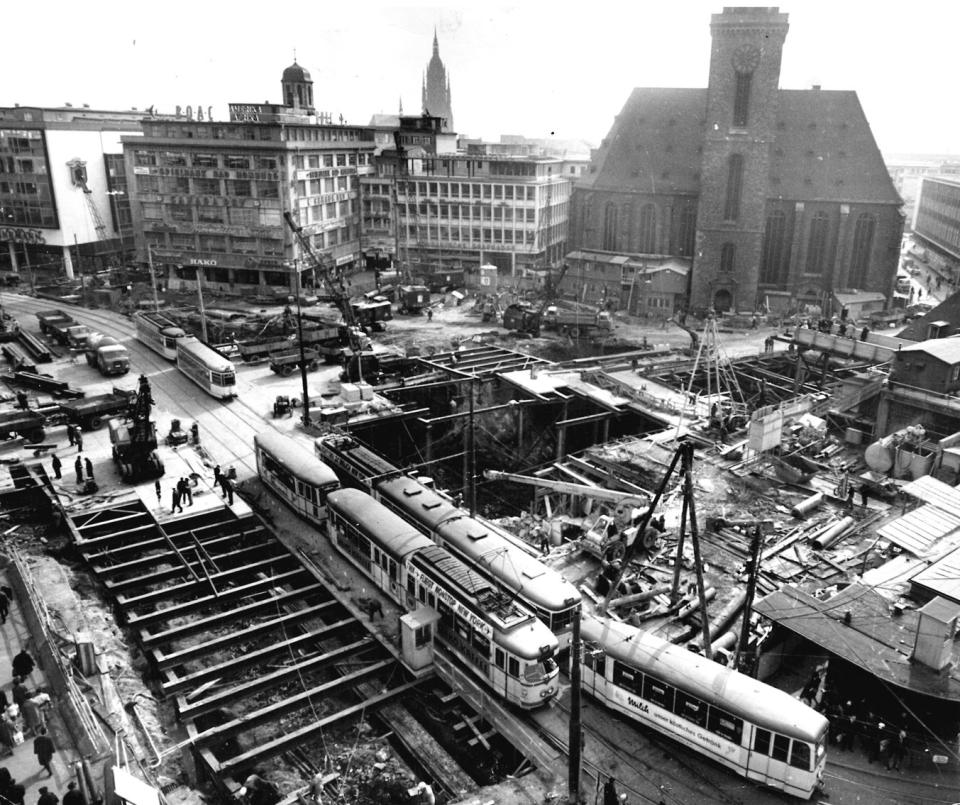 olafcunitz's tweet photo. Vor 50 Jahren wurde der Bau der Frankfurter U-Bahn begonnen http://t.co/sq0gyRU0Nt @fnp_zeitung @vgf_ffm #Frankfurt http://t.co/YbKw8mtd71