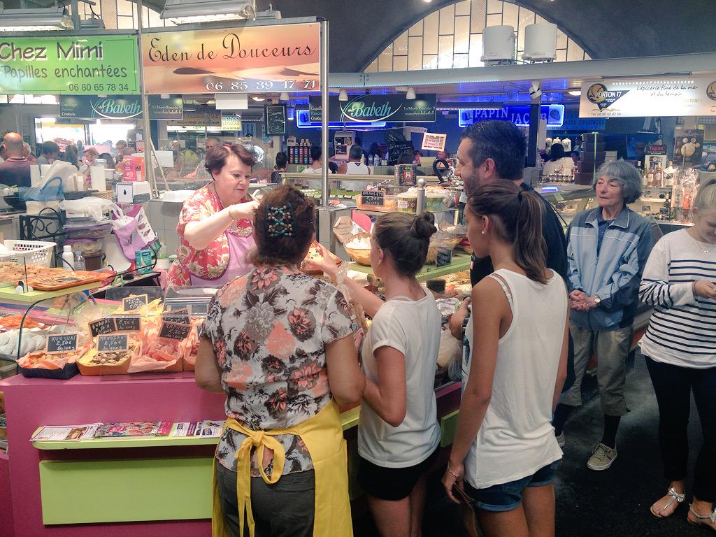 Olivier_Chaput's tweet image. #marché de #Royan: #rencontresiodees #concours #culinaire #familles #partage #chefs #mof @IODEMAGAZINE #fish #food