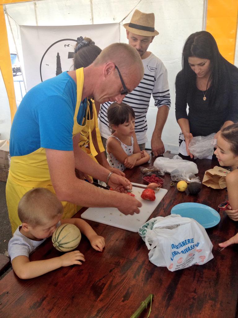 Olivier_Chaput's tweet image. #marché de #Royan: #rencontresiodees #concours #culinaire #familles #partage #chefs #mof @IODEMAGAZINE #fish #food