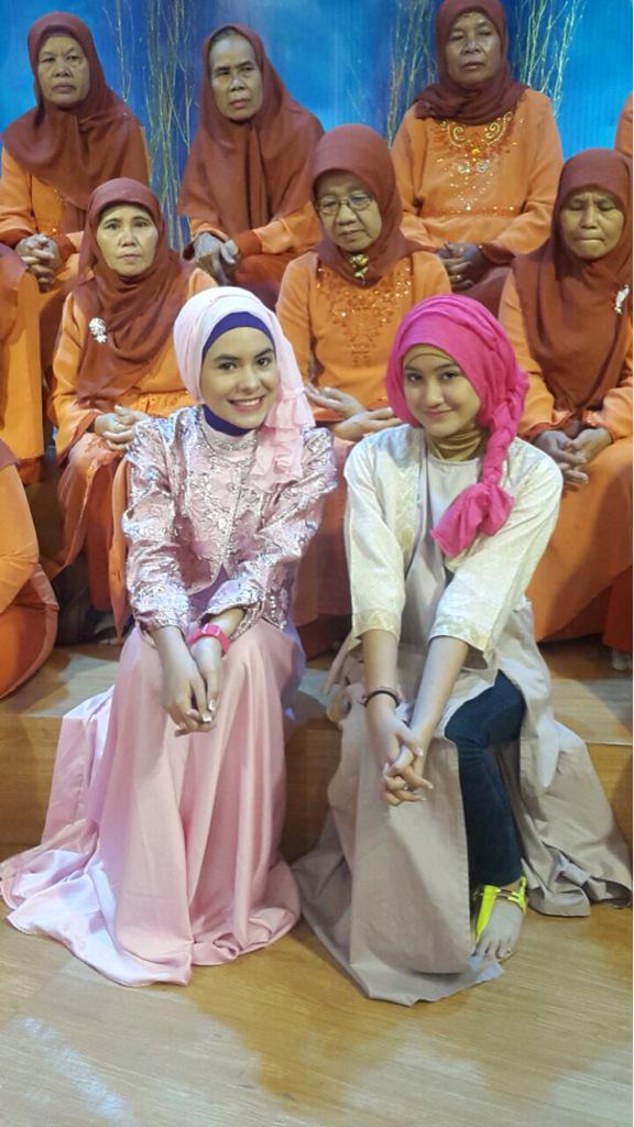 salshaabilaa's tweet photo. Taping Islam itu Indah Trans TV http://t.co/pf9i3aA2Xa
