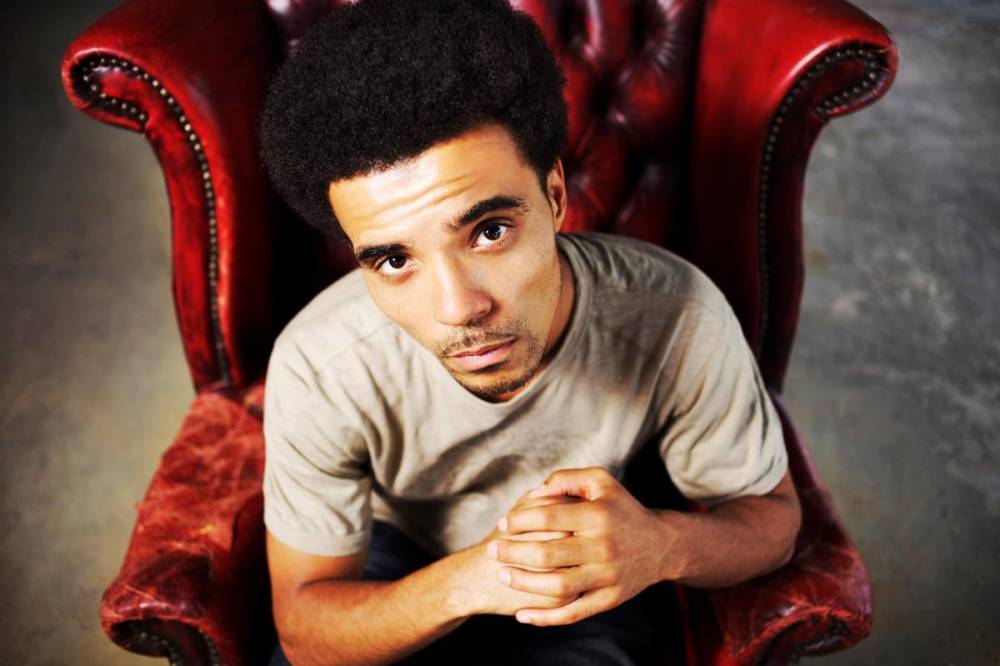 LondonRealTV's tweet photo. "Calm down, bruv!" @Akalamusic's advice for his 20 year old self - VIDEO: http://t.co/Yt2uuBUQUj #WisdomWednesday #WW http://t.co/BXIixanJ3A