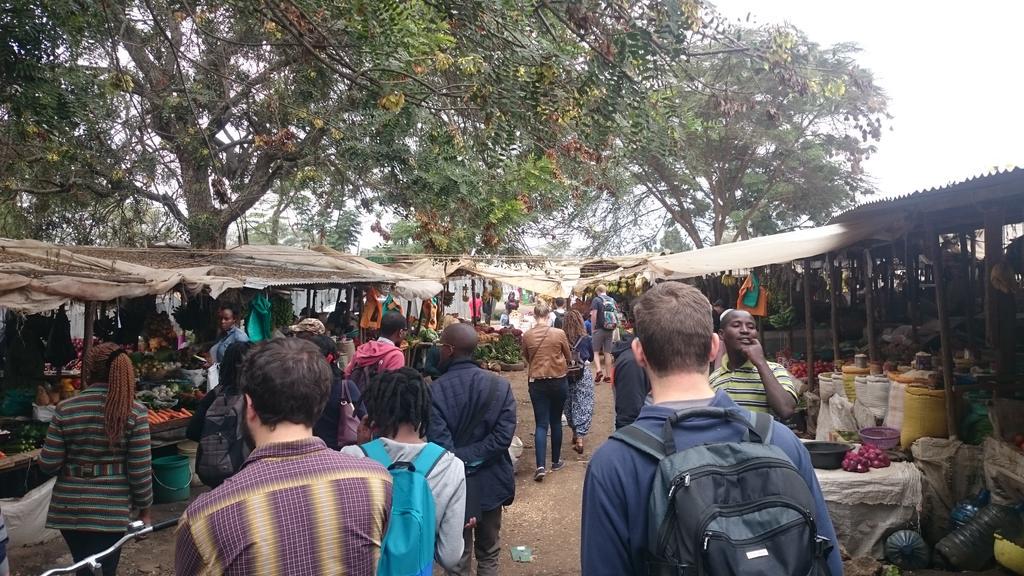 UJ_Unit2's tweet photo. Makuru Market visit with Muungano Trust and Unit 2 Students http://t.co/1YhzZxJyMz