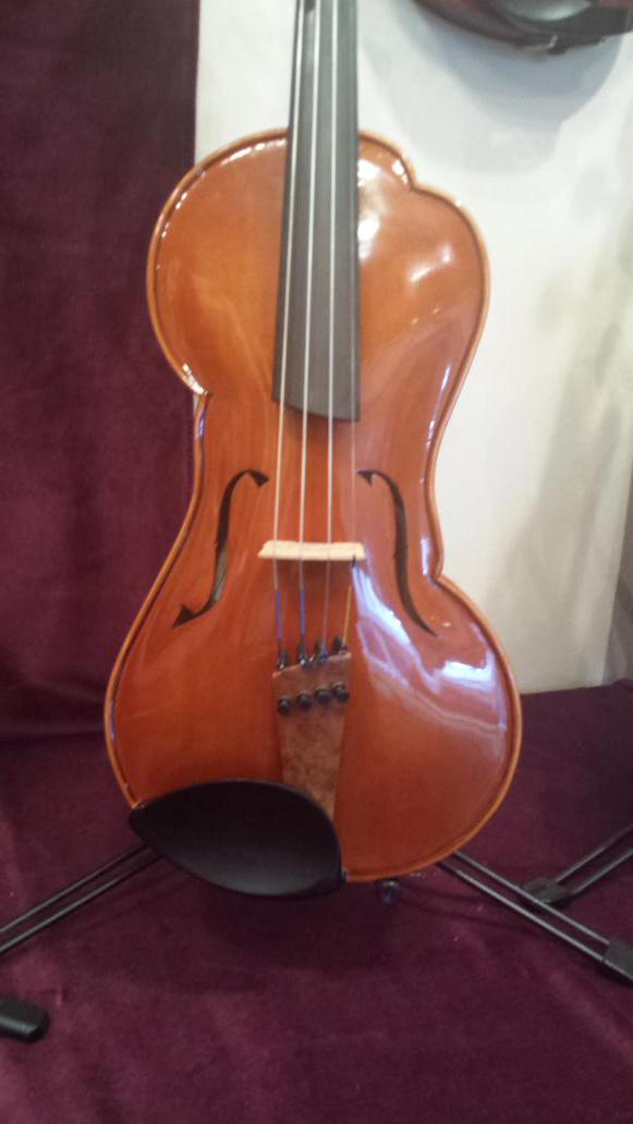 TimViolins's tweet photo. Sidmouth Festival Specials, £500 off. These 2 violins now £2450 Come to Timsviolins stall and see us @sidmouthfolk http://t.co/5Q8uchL10C