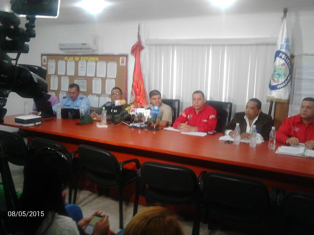 AlcEzeZamora's tweet photo. Alcalde @Raul_Brazon  Estamos evaluando la implementación de la OLP en nuestro municipio. http://t.co/f4DBP5p8Mx