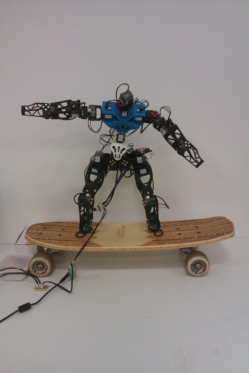 PoppyratProject's tweet image. Thanks to @LeShapeSB Poppyarte skates now 👌 !!
#skateboarding #withnohands #agility #robotics