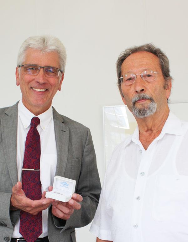 Über 50 Jahre aktiv: Stadt #Kassel ehrt Kunst-Chronisten Paul Schmaling. bit.ly/1SOlA8D http://t.co/wncf1g5WnD