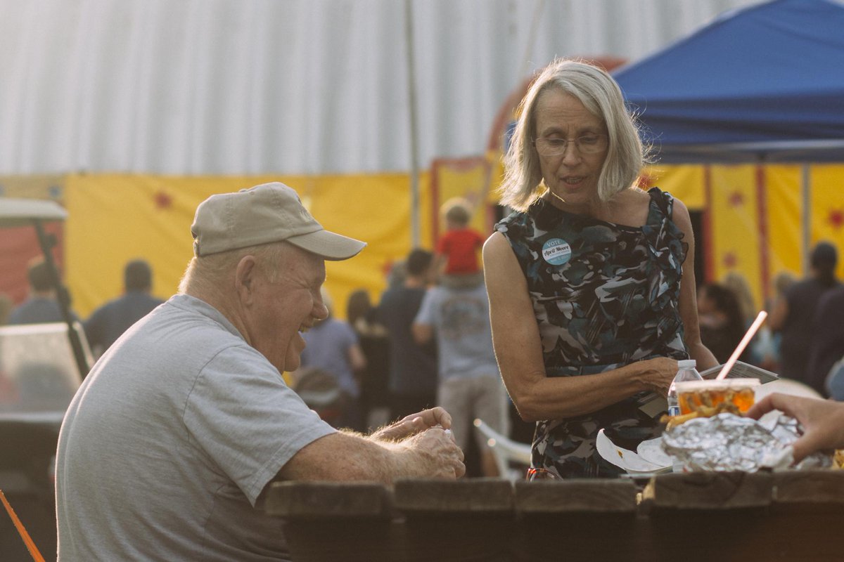 aprilmoore414's tweet photo. I had a wonderful time meeting individuals and families at the Warren County Fair last night! http://t.co/d7mkJzlz6V