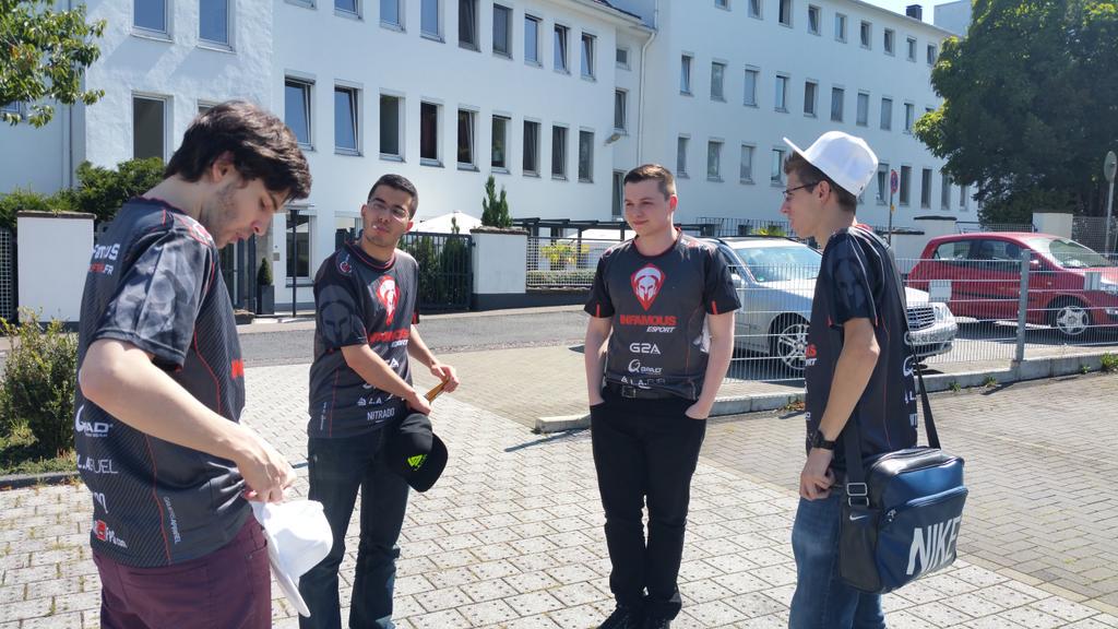 TeamOplon's tweet photo. [#GC2015] Nous sommes arrivés à Cologne ! #InFamouSFamily, vous êtes là pour nous encourager ? http://t.co/nDuiAVnpqe http://t.co/RtSw3Oksnb