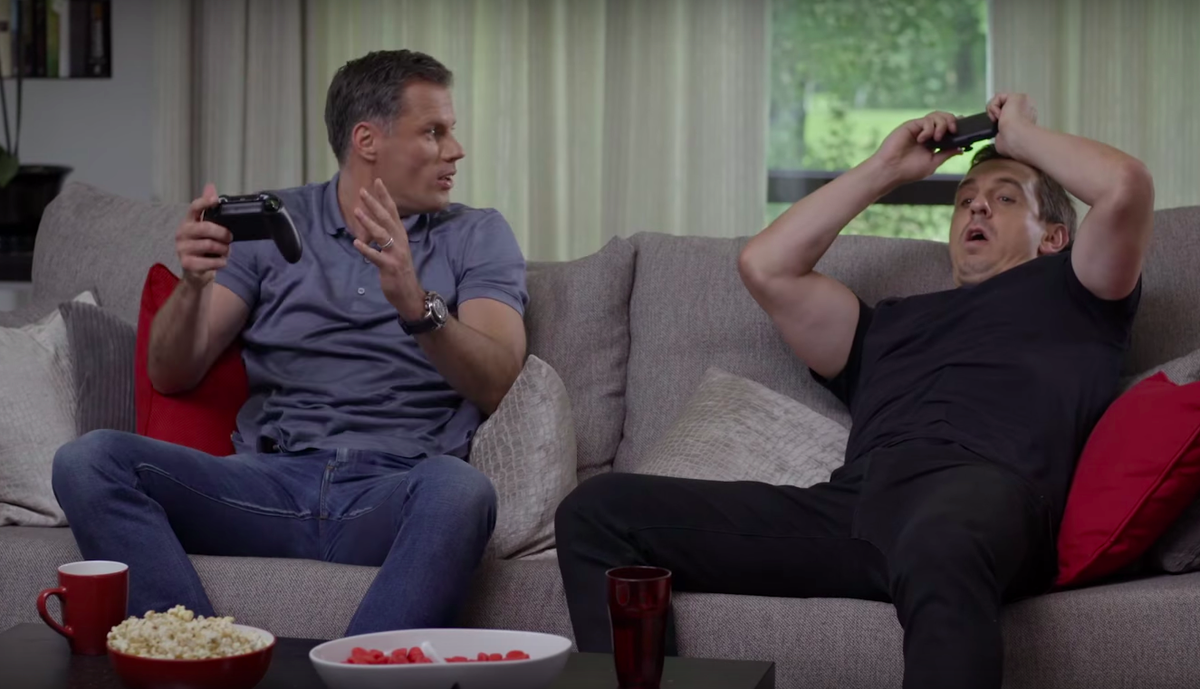 Sportfeedse's tweet photo. [VIDEO] Carragher och Neville spelar Fifa: "Förstår inte ett ord av vad du säger" http://t.co/7ifseKWu3V http://t.co/6zdWW7h3yf