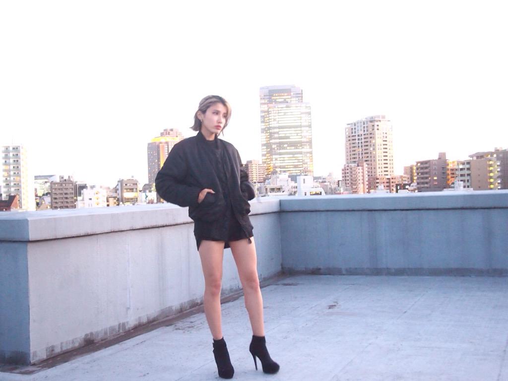 Emoda Official ブログを更新しました Hiash 展示会で着用したalpha Emodaのma1 ミニ丈の ワンピースと合わせてメンズライクなアイテムをemodaらしく 展示会コーデ Http T Co Xldmr6mcui Http T Co Dyy7lndq9o