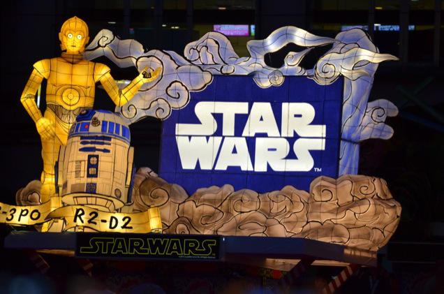 JapaneseStation's tweet photo. Berbagai karakter dari Star Wars berubah menjadi lampion khas Jepang di Aomori Nebuta ... | http://t.co/CNQPnhmzca http://t.co/WCTZuy0fjl