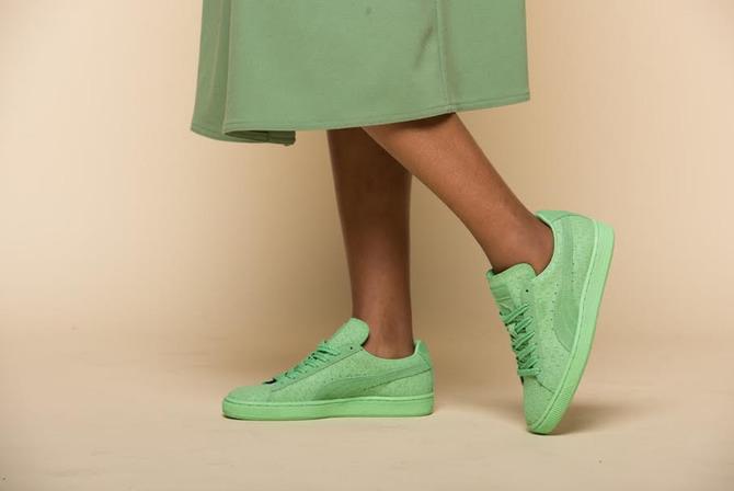 Кроссовки с зеленой подошвой. Зеленые кроссовки. Puma с зеленой подошвой. Обувь с зеленой подошвой. Туфли с зеленой подошвой.