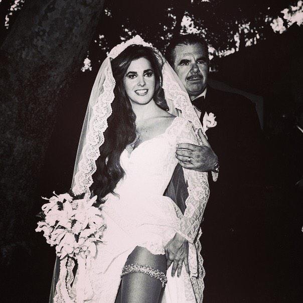 Today our blog: amazing 139 seconds video showing the changes on Wedding Hairstyle since 1960:
mrscustom.blogspot.co.uk/?view=magazine