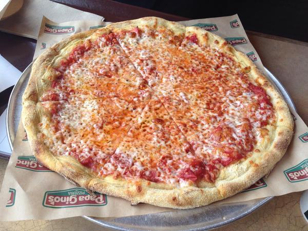 ItsJorgeAc46795's tweet photo. Pizza date with court was perf http://t.co/e4Q3NW5ZnX