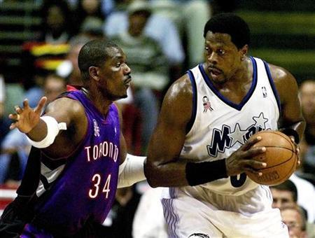Happy Birthday to former big man, Patrick Ewing, seen here guarded by Raptors legend Hakeem Olajuwon. 