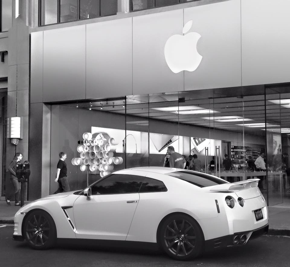 chadtoogs's tweet image. The almighty Godzilla parked out front of an Apple store. #GTR  #Godzilla #Nissan  #JDM #Apple #Carporn #SteveJobs