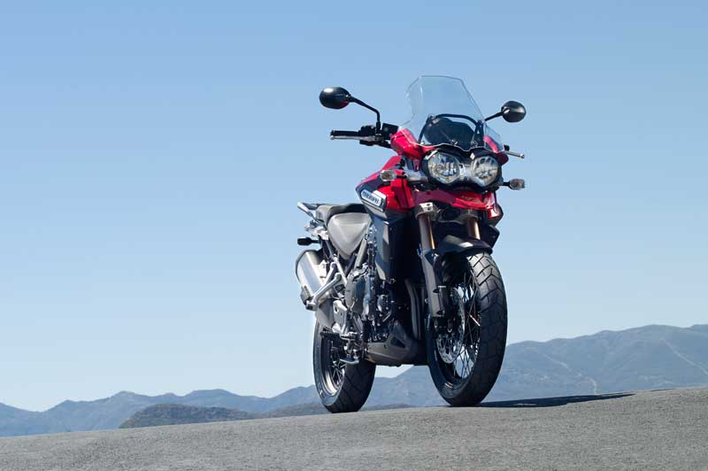 DuasRodasBr's tweet photo. Ranking de Vendas: Triumph Explorer 1200 assume a liderança na categoria Big Trail. Aqui: http://t.co/WSt94QhoG7 http://t.co/SA64opHLD1