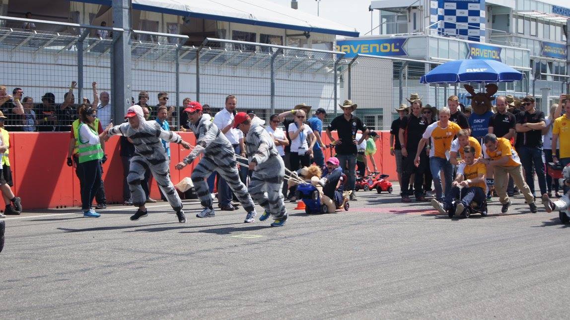 MANtruckandbus's tweet photo. Another successful #FSG15 event has ended! Our MAN lion was a real hit. #bobbycarchallenge @FormulaStudentG http://t.co/VlgivOsfXT