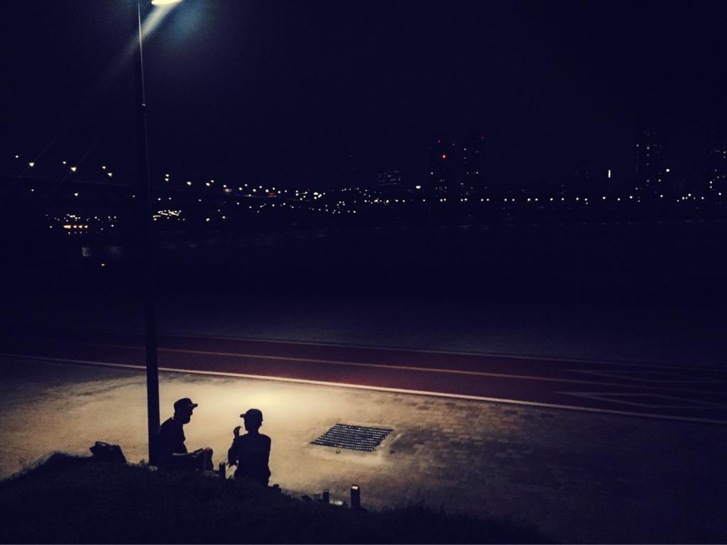 shfly3424's tweet photo. 말을 많이할수없으니 열봉이랑 눈빛으로 대화 ... 🍹 #예동 #강바람 #EXO #Superjunior #눈빛만으로 #결절 http://t.co/HGw7W9x4qZ