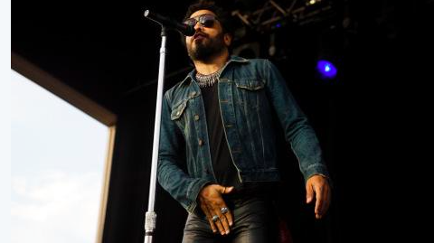 ленни. Lenny kravitz with girlfriend. кравиц спорт. ленни кравиц 2015 порвались штаны. ленни кравиц стиль.