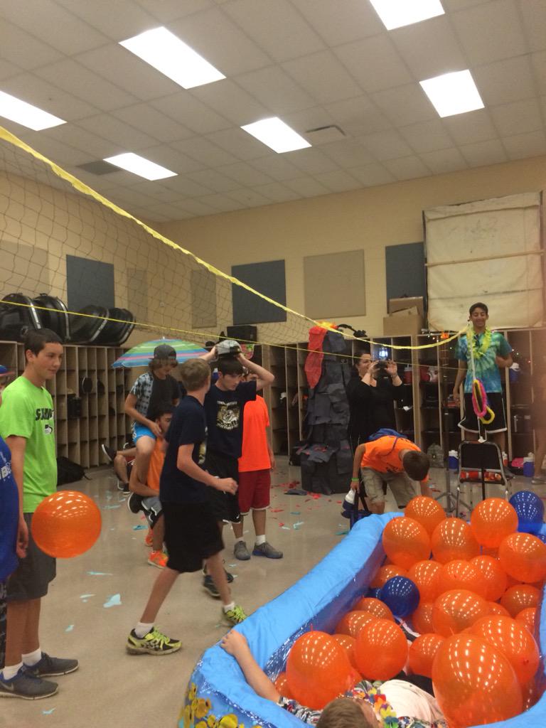 Novi_Luminis's tweet photo. When marching band turns into a luau #seniorprank http://t.co/1Qxk2SNpEl
