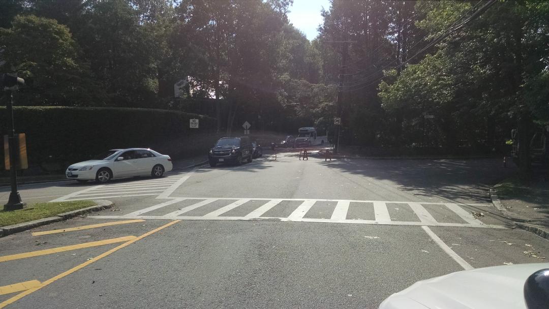 MichaelRaskin1's tweet photo. @BrooklineMAPD TRAFFIC ADVISORY: Warren St closed at Lee St for pole down.  MAJOR DELAYS - AVOID AREA http://t.co/NjeAcOjDUy