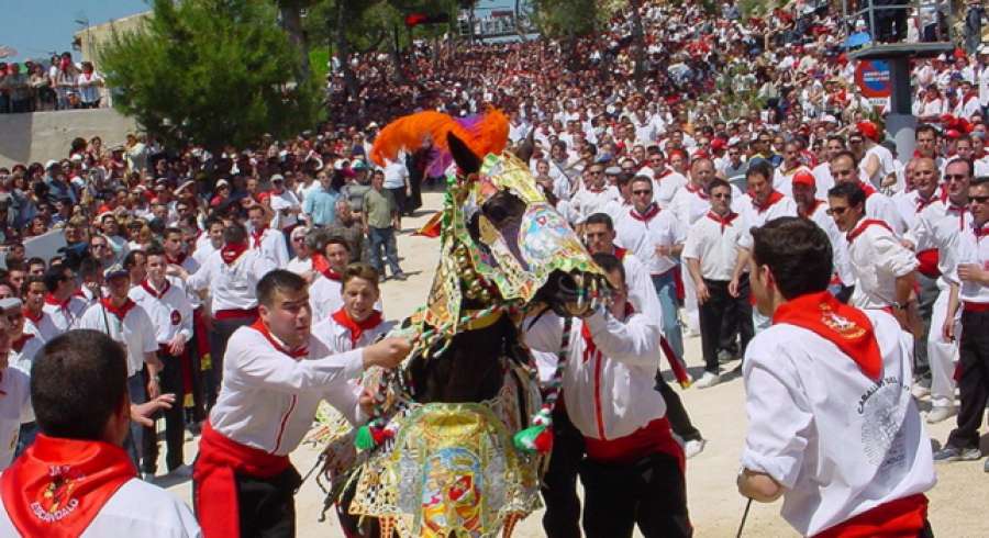 A3Noticias's tweet photo. En agosto muchas localidades celebran sus romerías. Ayúdanos a encontra #LaMejorFiestadeEspaña http://t.co/W8ctXOnfmg http://t.co/uPZ21TIw6o