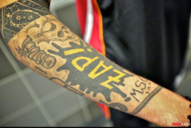 1Dpotatoo's tweet photo. ZAYN BE LIKE
#RIPZERRIE http://t.co/vnTdQla5Xn