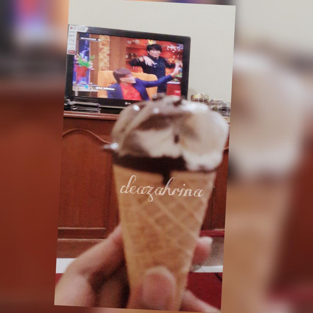 deazahrina's tweet photo. paforit yang bikin kangen di rumah 🍦 &amp; @Ini_Talkshow . http://t.co/nlZtYZUmdY
