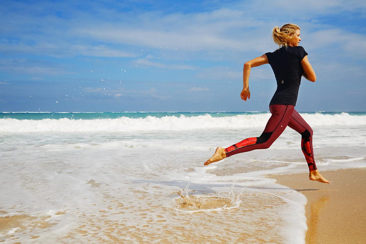 Roxy's tweet image. .@rosyhodge taking it all in her stride. Check out the latest #ROXYfitness collection here: roxy.com/fitness