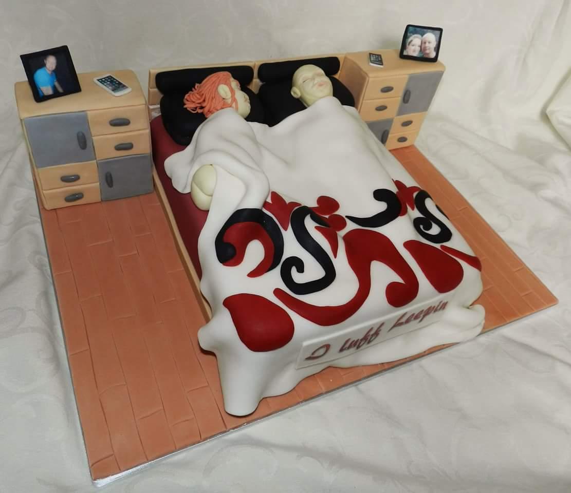 AmandaAnnGraham's tweet photo. #cheeky #iluffleapin #redvelvet #bedcake #cakes#torquay http://t.co/6icMmvQMA6