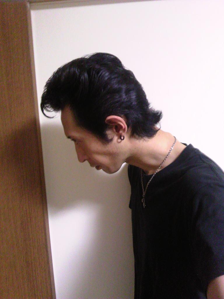 美醜 A Twitter クックグリース最高 この水性ポマードは 硬い髪でも柔らかい髪でもバシッとキマる ジェルみたいに固まらないし 洗い流すのは ワックスより簡単 だけどテカテカの過激なトサカ作れます おすすめです Http T Co Gol0t9qgso