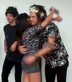 zaynbaabe's tweet photo. 1 RT = 1 HUG TO HARRY STYLES

#BeCarefulHarry
#MTVHottest One Direction http://t.co/S3i7sq0zsd