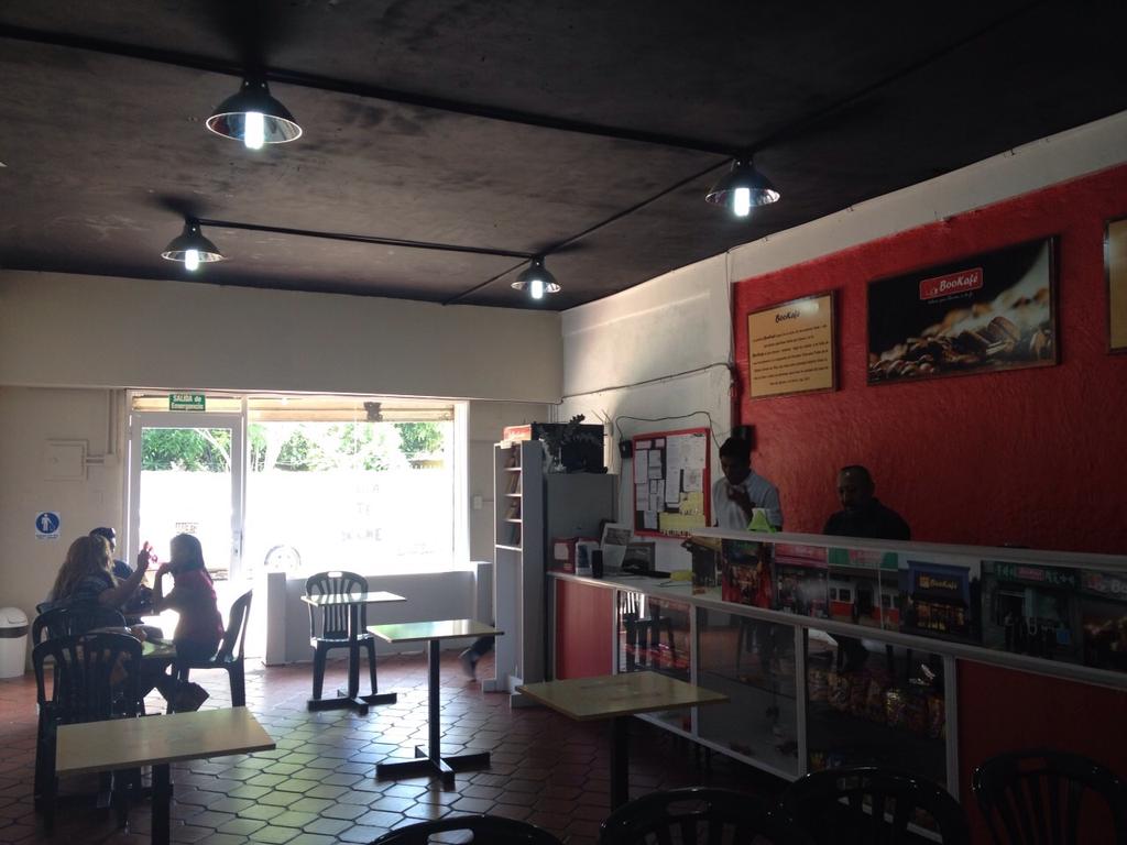 diarioelvistazo's tweet photo. Concierto de #Bookafe este sábado 8 Parque Peñalver, frente a panadería Dina. Calle Roma #Guanipa http://t.co/JsrG0f1DHP