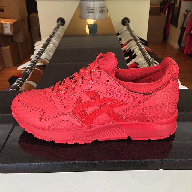 Descuidado cooperar Habubu Sneaker Shouts™ en Twitter: "The all-red ASICS Gel Lyte V "Mamba" is  available here: http://t.co/rwx6toayOR http://t.co/zH8Uc3WSC7" / Twitter