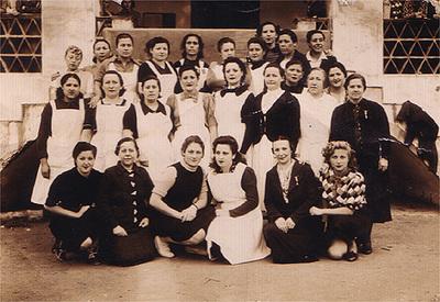 Tal día como hoy, trece mujeres fueron ejecutadas en 1939. #Hemeroteca #13Rosas #Historia elpais.com/diario/2005/12…