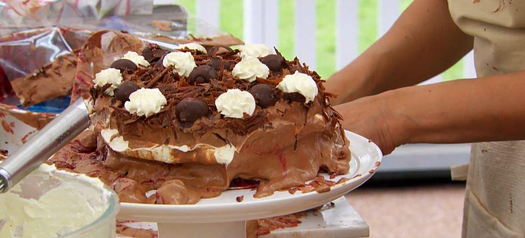 justascore's tweet photo. What would you rate Dorret's gateaux out of 10? #GBBO https://t.co/hH1HBqNRHP http://t.co/GCryZTpZft