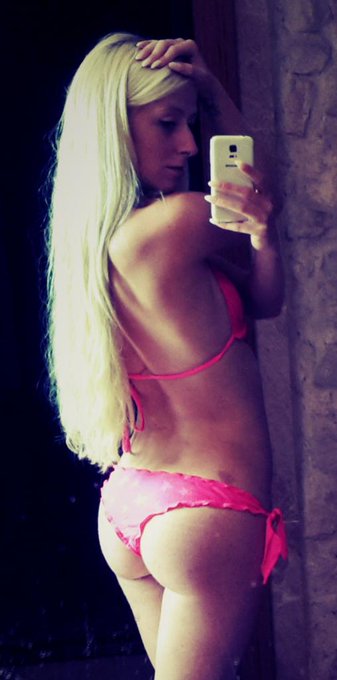 Wir starten in die Nacht :) auf http://t.co/rpjvxWfFV5 http://t.co/LqHFQOK37e<a href="/tag/blonde"class="tags"><span>#blonde</span></a><a href="/tag/bentley"class="tags"><span>#bentley</span></a><a href="/tag/mallorca"class="tags"><span>#mallorca</span></a><a href="/tag/livecam"class="tags"><span>#livecam</span></a><a href="/tag/lialucia"class="tags"><span>#lialucia</span></a>