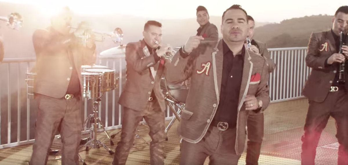 SOYGRUPERO's tweet photo. ¡Ya viene lo nuevo de @BandaLaAutentica ! http://t.co/1EXO5obOmE http://t.co/1P6zn8lnWE