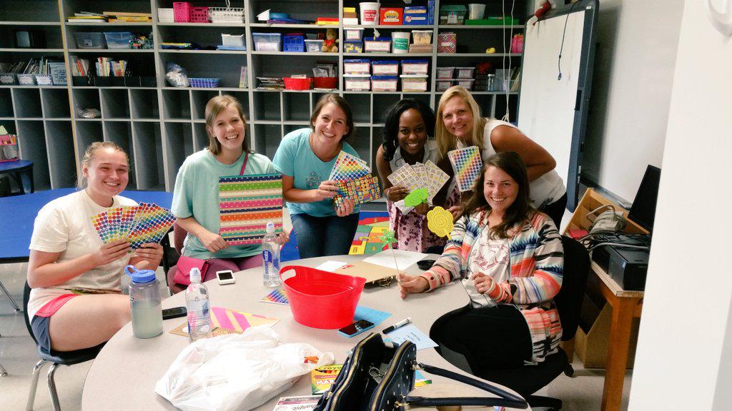 JanaLRodriguez's tweet photo. The buzz of #backtoschool at Whitman Elementary 🐝 #SuccessTPS  #bestteamever #whitmanforever http://t.co/b5VXlFlG1Z