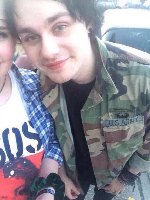 HI! I'm Michael Restarting this Account 🌸 im Looking For friends , i Enjoy the Color light purple and Puppies Rt