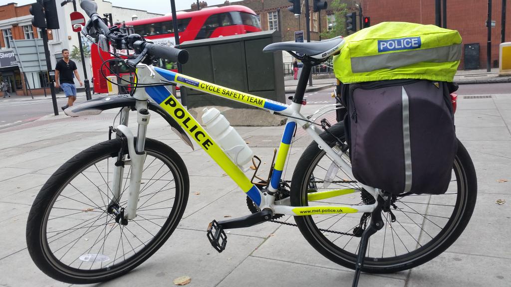 MetCycleCops's tweet photo. The team are on patrol near Elephant and Castle. #cyclecop http://t.co/iZbBBE769G